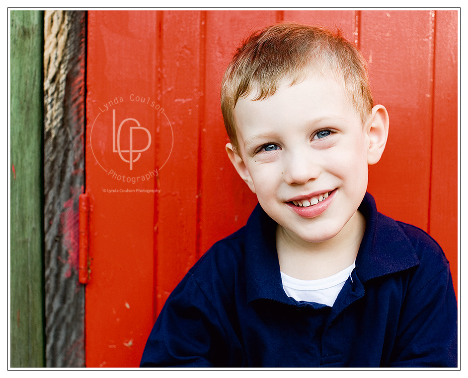 child-photograph-red-door